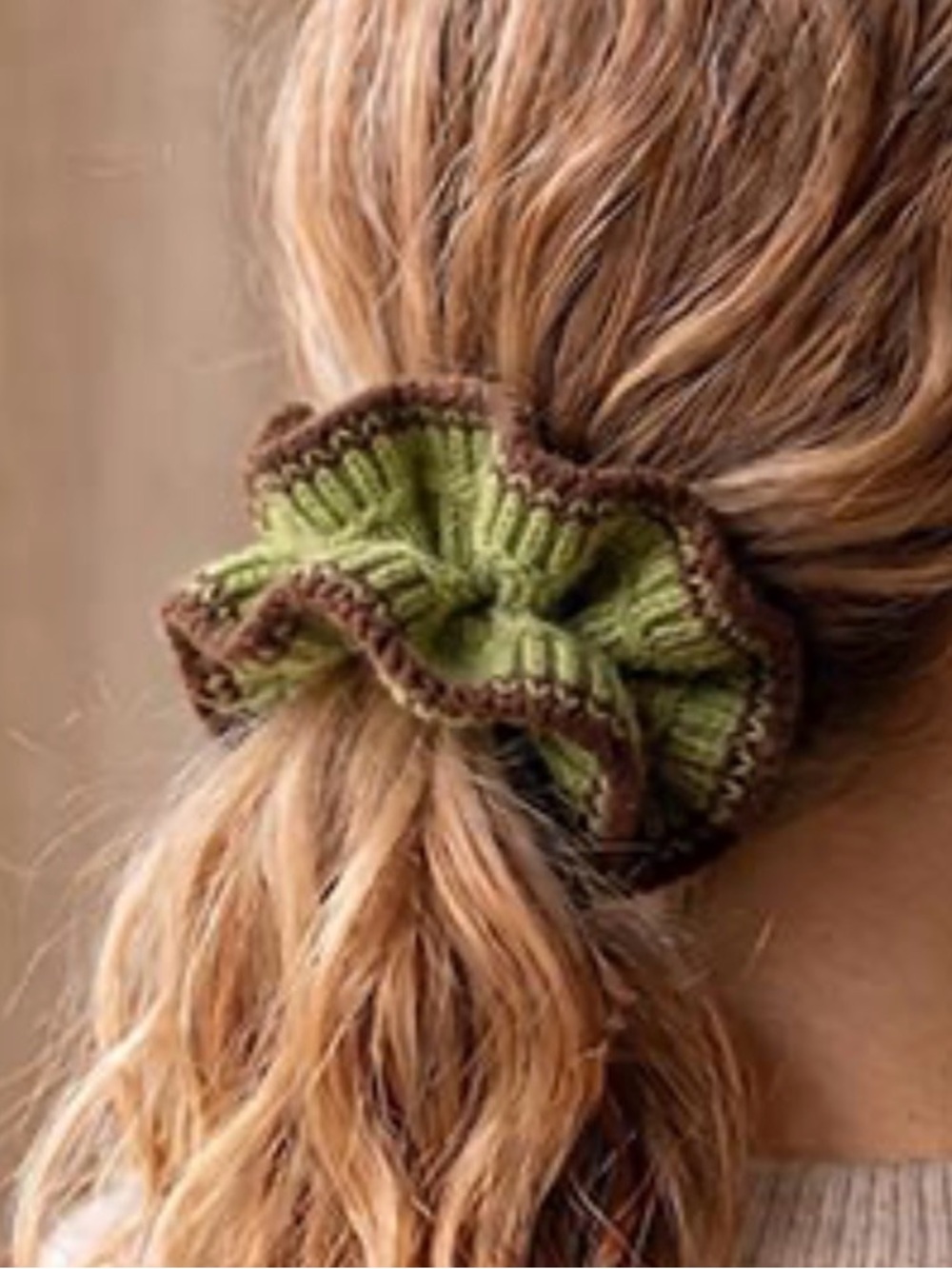 Knit Ribbed Ruffle Hair Scrunchie - Picture 7 of 16
